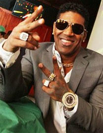 OMEGA GRABARA TEMAS CONTRA VIOLENCIA DE GENERO