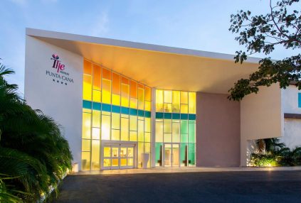 THe-Punta-Cana-Business-Center-423x286